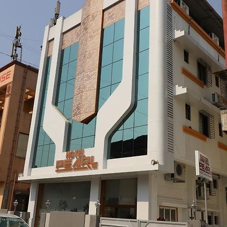 Hotel Pearl Navi Mumbai Exterior foto